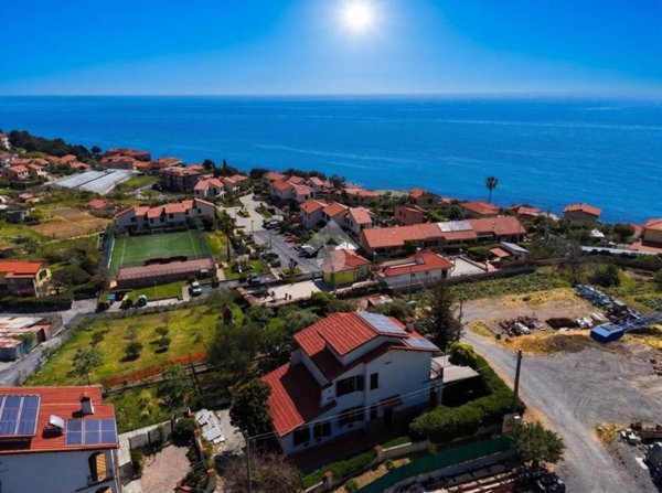 casa indipendente in vendita a Cipressa
