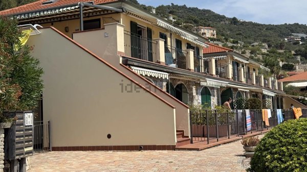appartamento in vendita a Cipressa in zona Aregai