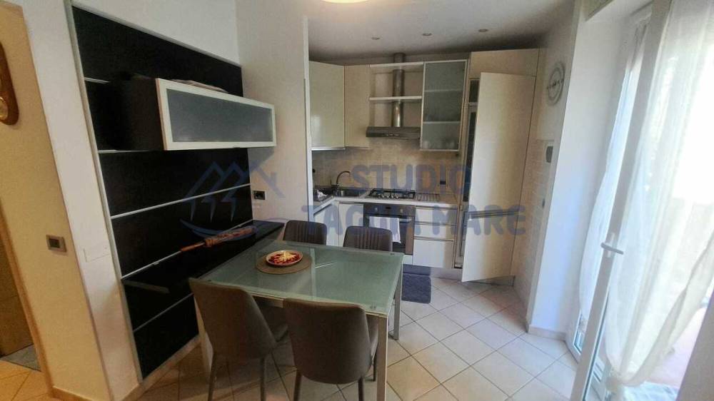 appartamento in vendita a Cipressa in zona Aregai