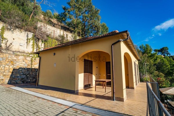 casa indipendente in vendita a Cipressa in zona Aregai