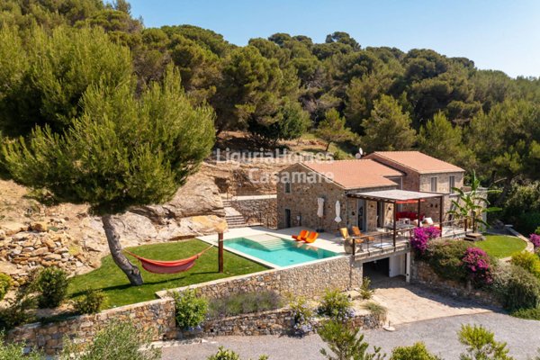 casa indipendente in vendita a Cipressa in zona Piani di Cipressa