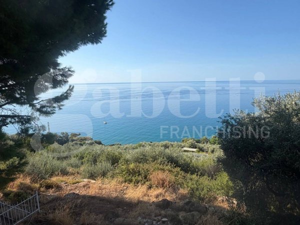 appartamento in vendita a Cipressa in zona Aregai