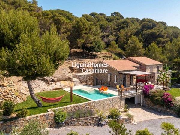 casa indipendente in vendita a Cipressa in zona Piani di Cipressa