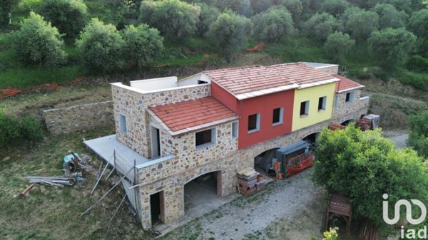 casa indipendente in vendita a Civezza