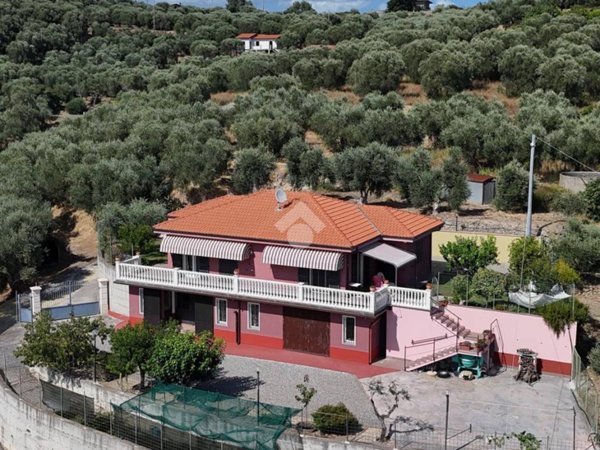 casa indipendente in vendita a Civezza