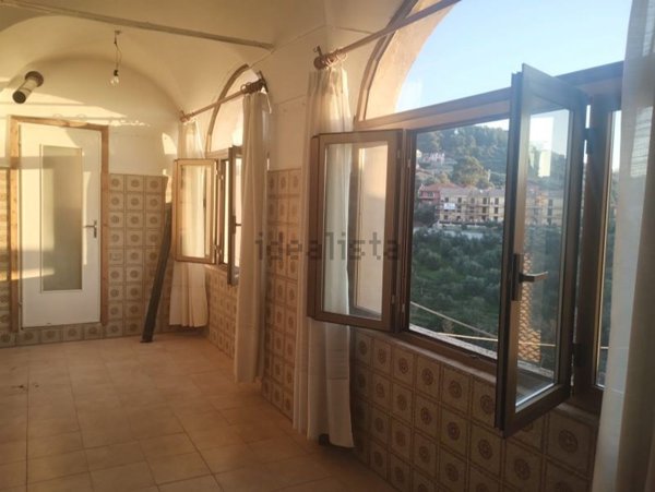 pentavano in vendita a Civezza