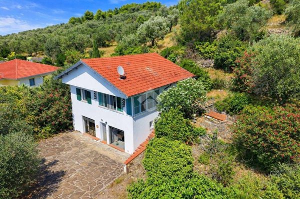 casa indipendente in vendita a Civezza