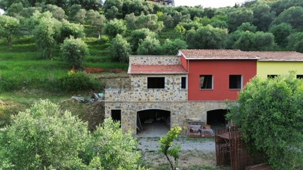 casa indipendente in vendita a Civezza