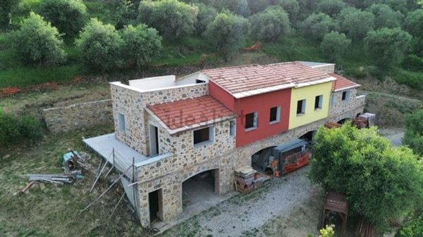 casa indipendente in vendita a Civezza