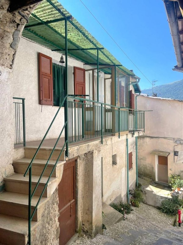 casa indipendente in vendita a Cosio d'Arroscia