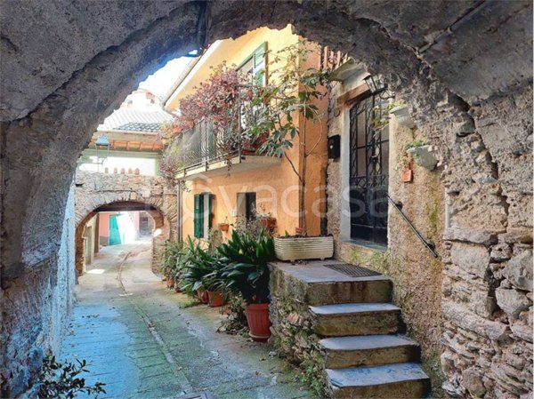 casa indipendente in vendita a Cosio d'Arroscia