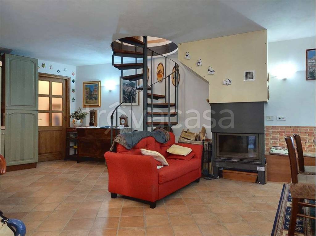 casa indipendente in vendita a Cosio d'Arroscia