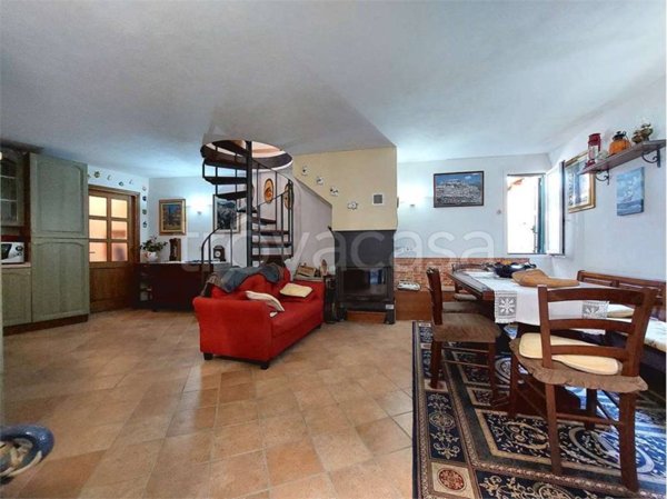 casa indipendente in vendita a Cosio d'Arroscia