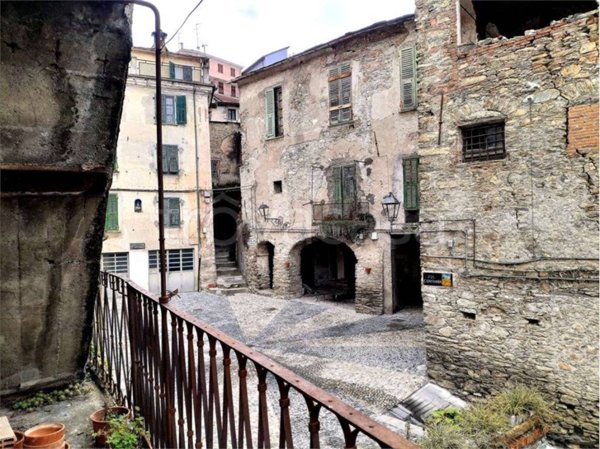 casa indipendente in vendita a Cosio d'Arroscia