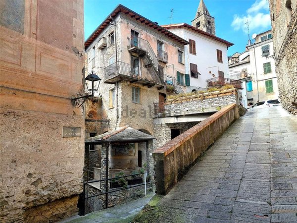 casa indipendente in vendita a Cosio d'Arroscia