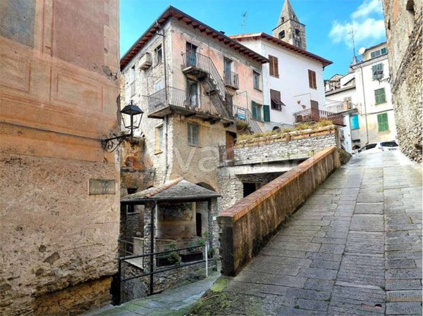 casa indipendente in vendita a Cosio d'Arroscia