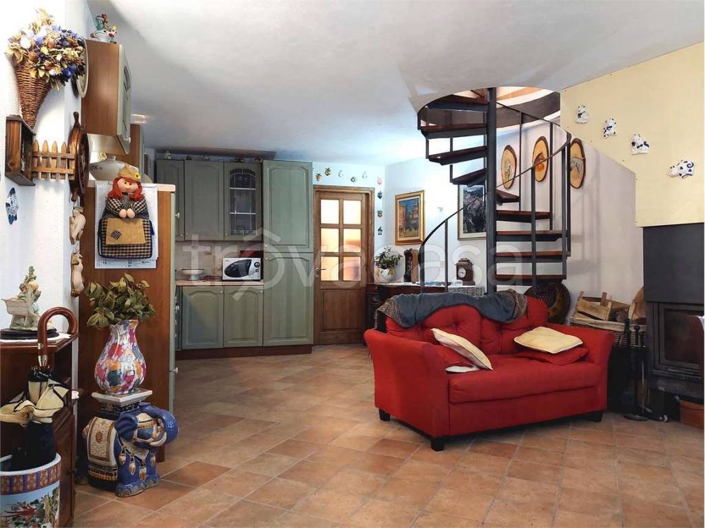 casa indipendente in vendita a Cosio d'Arroscia
