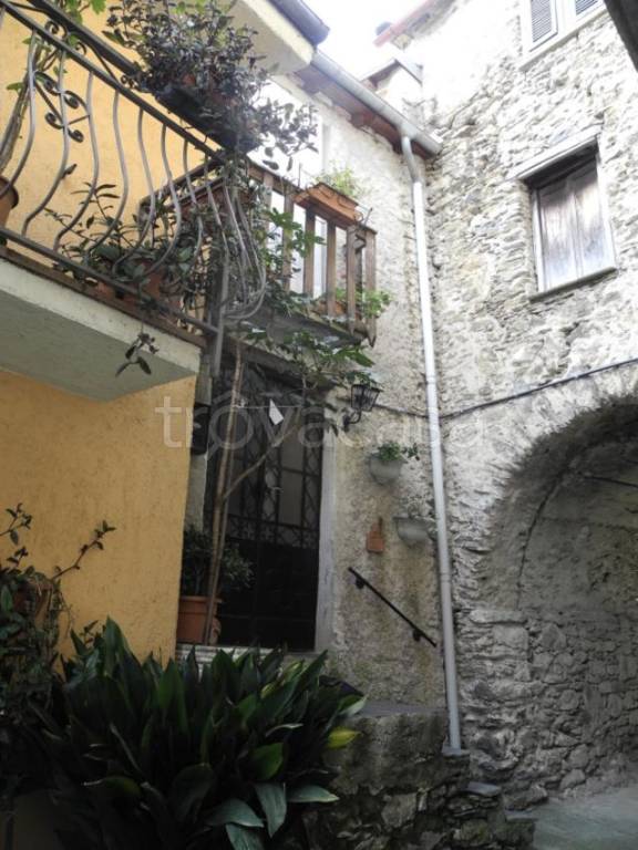 appartamento in vendita a Cosio d'Arroscia