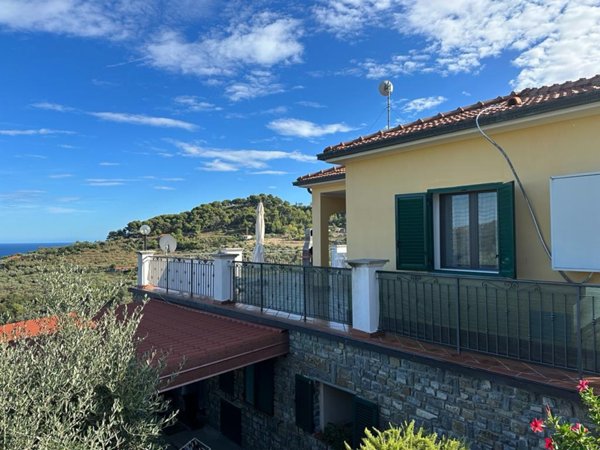 casa indipendente in vendita a Costarainera