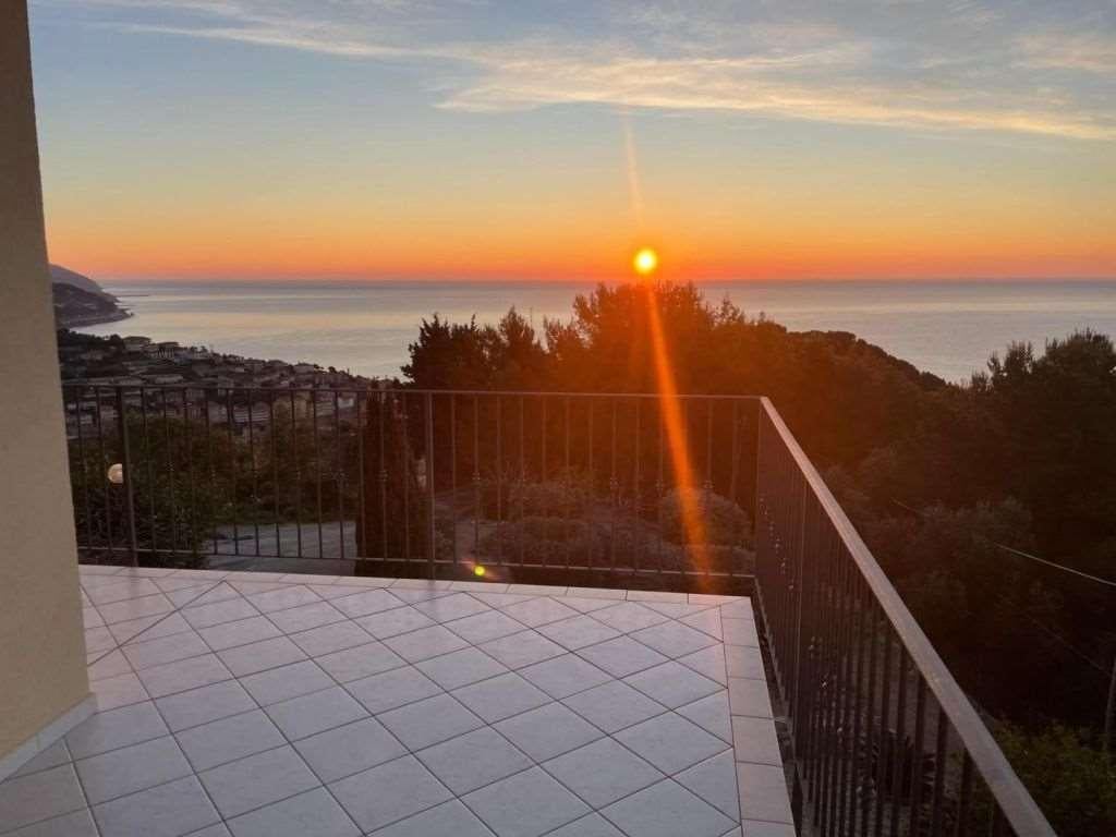 casa indipendente in vendita a Costarainera