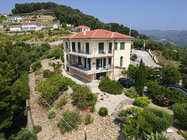 casa indipendente in vendita a Costarainera