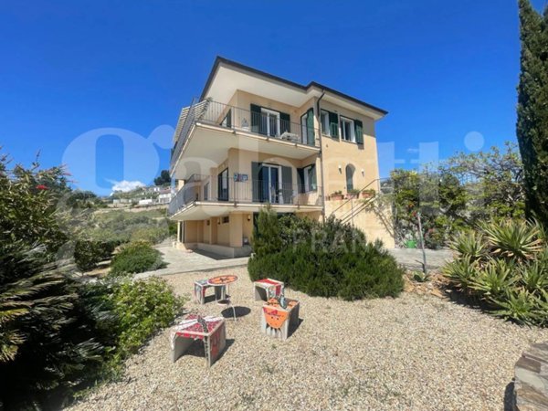 casa indipendente in vendita a Costarainera