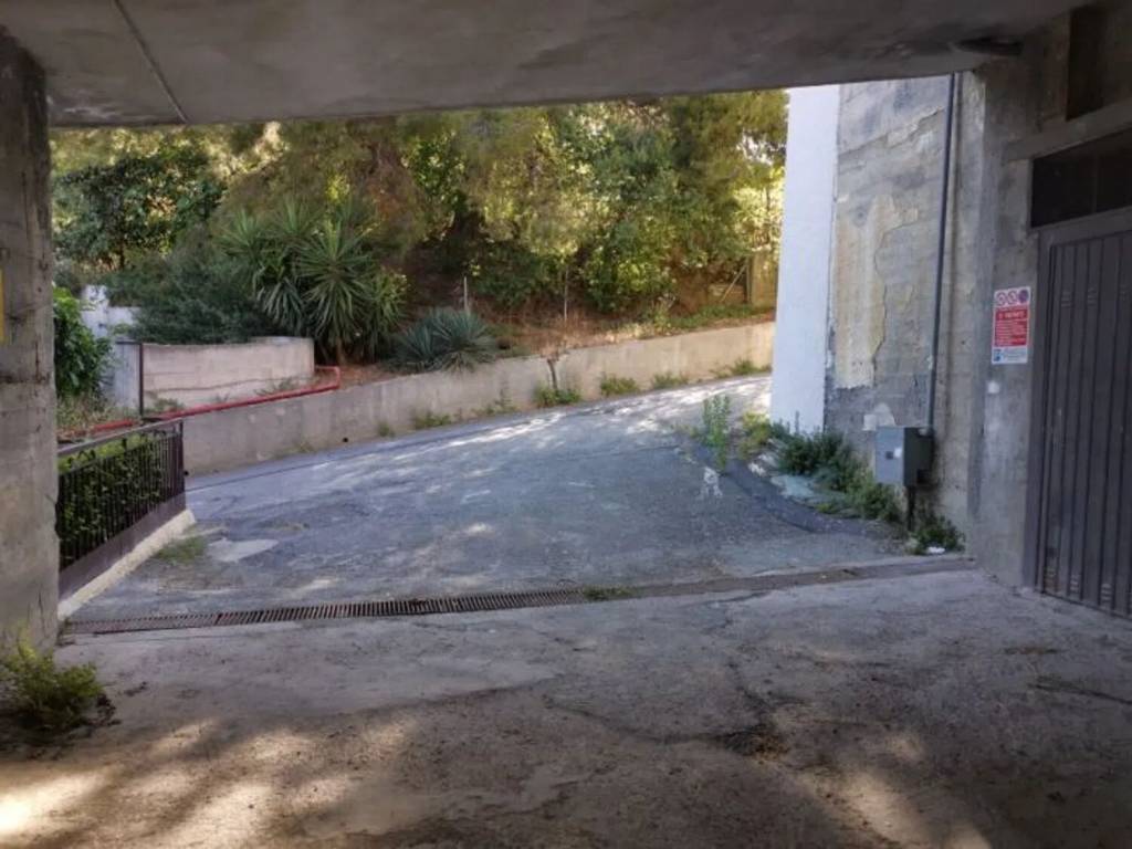 locale di sgombero in vendita a Costarainera