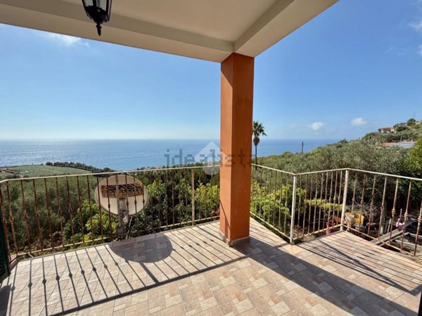 casa indipendente in vendita a Costarainera