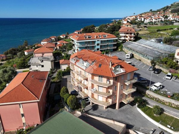 appartamento in vendita a Costarainera