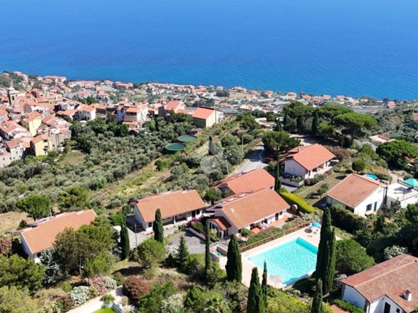 casa indipendente in vendita a Costarainera