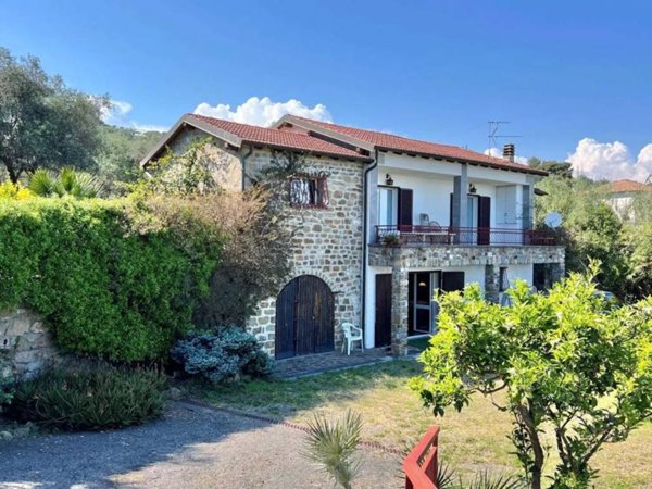 casa indipendente in vendita a Costarainera