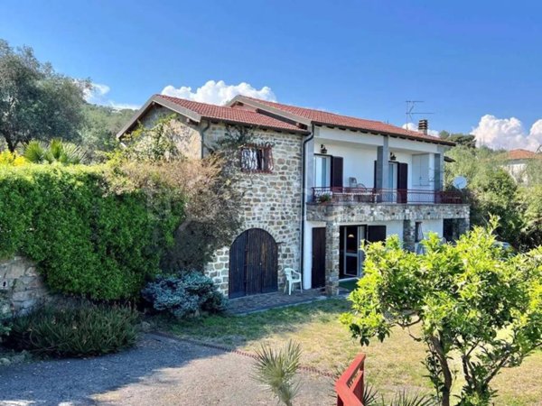 casa indipendente in vendita a Costarainera