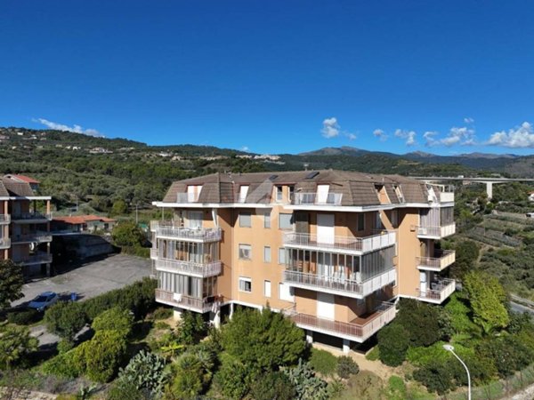 appartamento in vendita a Costarainera