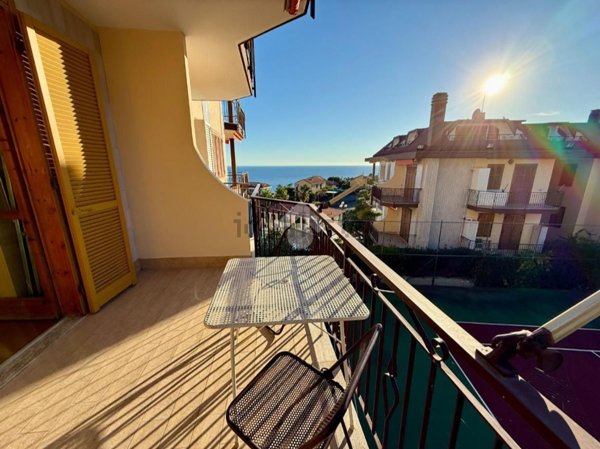 appartamento in vendita a Costarainera