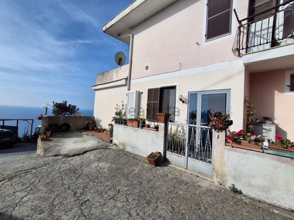 appartamento in vendita a Costarainera