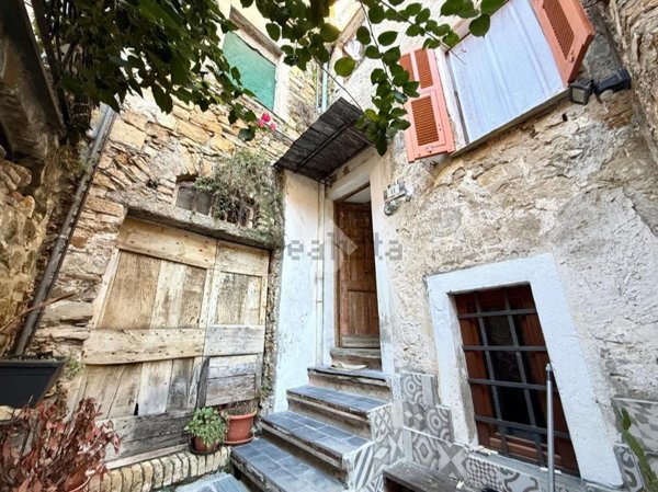 pentavano in vendita a Costarainera