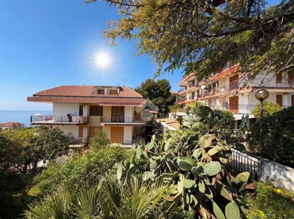 appartamento in vendita a Costarainera