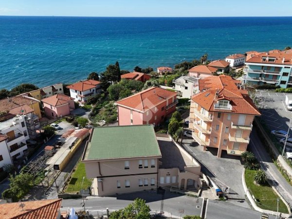 appartamento in vendita a Costarainera