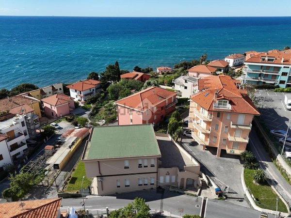 appartamento in vendita a Costarainera