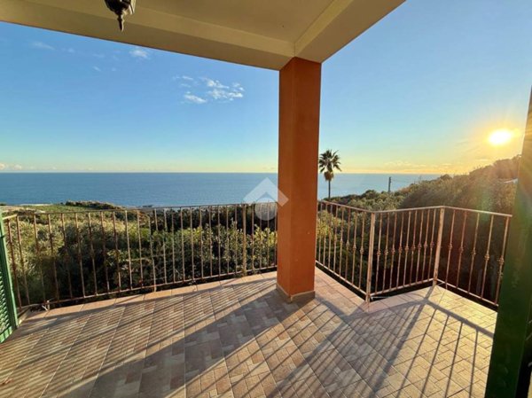 casa indipendente in vendita a Costarainera