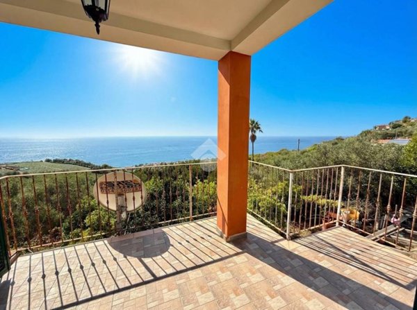 casa indipendente in vendita a Costarainera