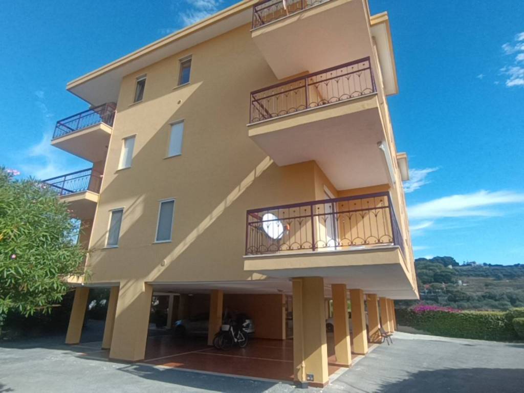 appartamento in vendita a Costarainera