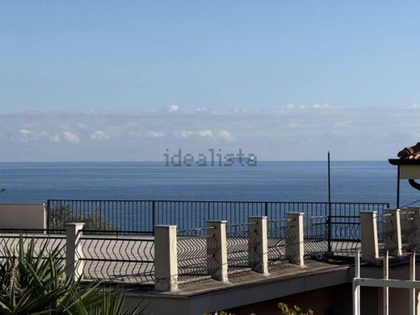 appartamento in vendita a Costarainera