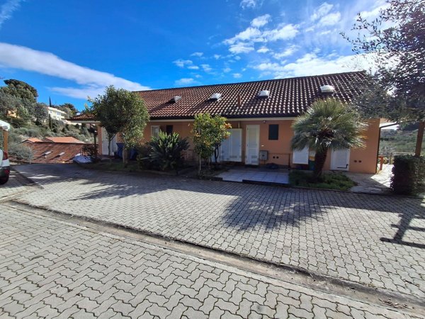 appartamento in vendita a Costarainera