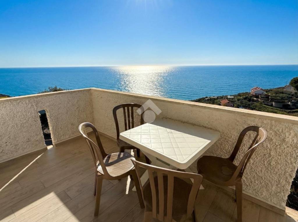 appartamento in vendita a Costarainera