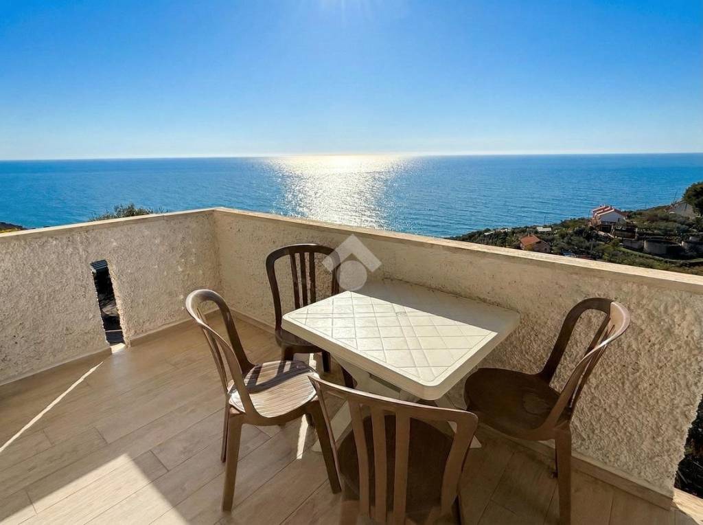 appartamento in vendita a Costarainera