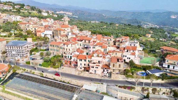 casa indipendente in vendita a Costarainera