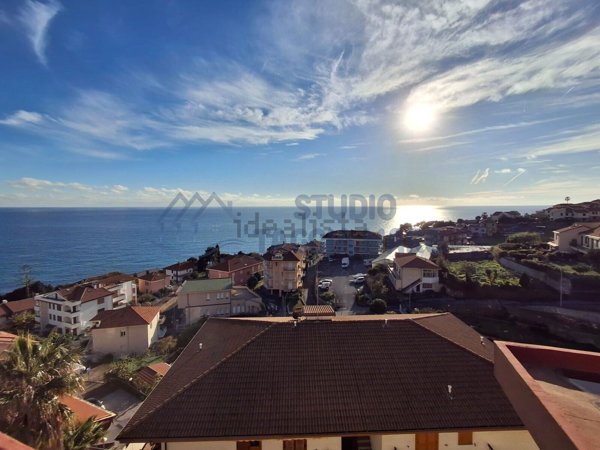 appartamento in vendita a Costarainera