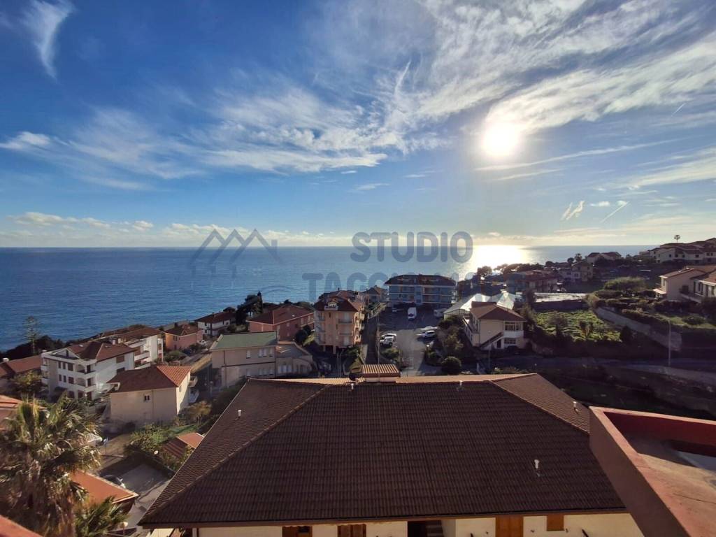 appartamento in vendita a Costarainera