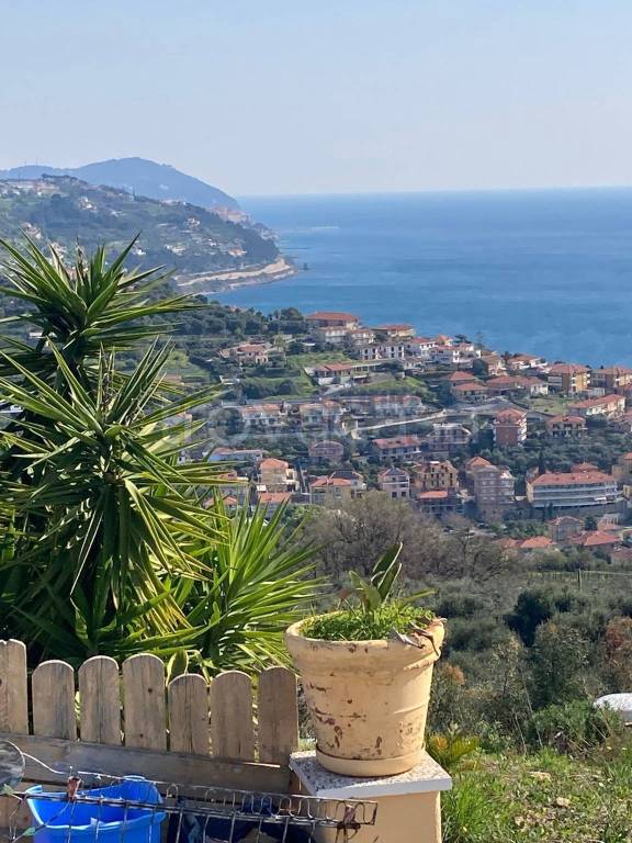 casa indipendente in vendita a Costarainera